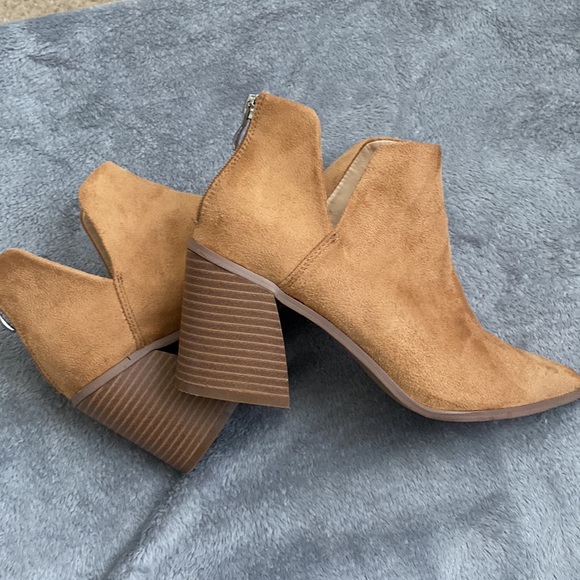 Womens Ankle Boots Slip on Cutout Pointed Toe Chunky Stacked Mid Heel Booties - Picture 5 of 6